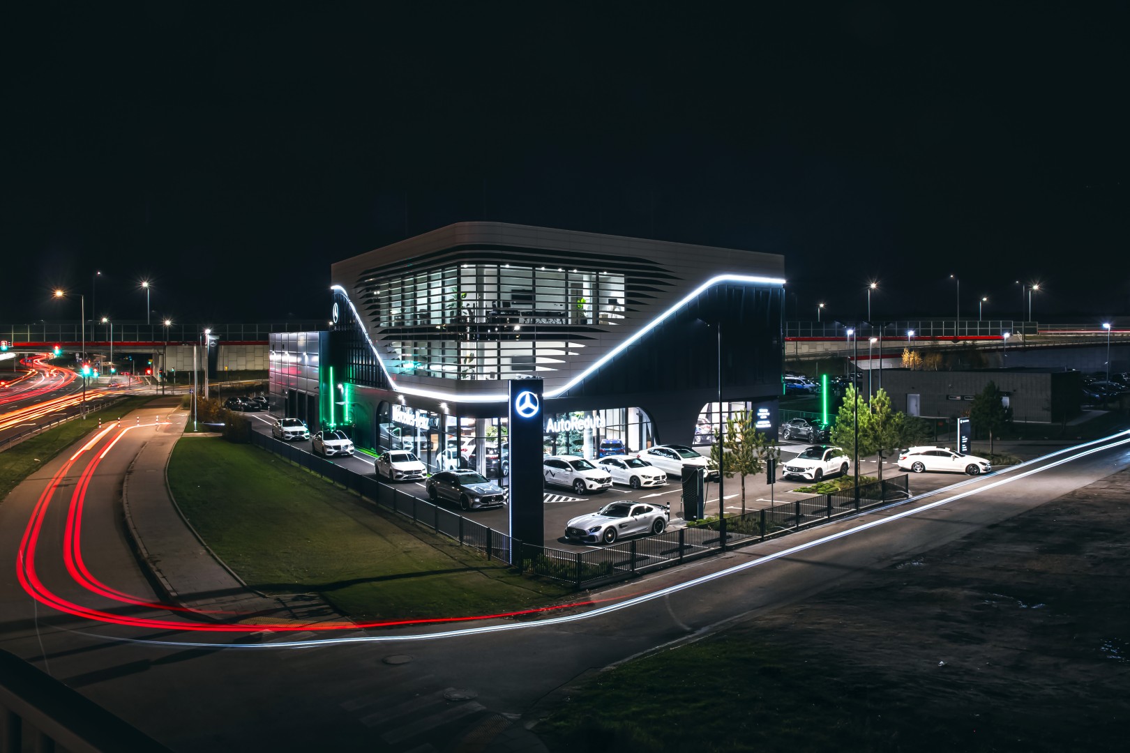 AUTOREDUTA - Salon samochod&oacute;w luksusowych